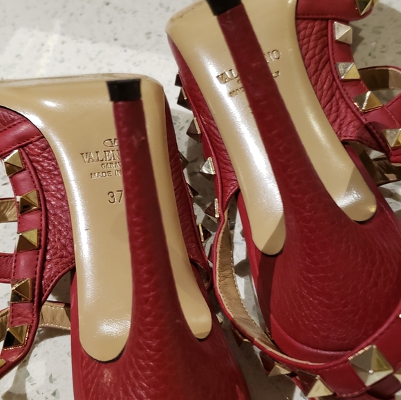 ****SOLD*****100% Authentic Valentino Rockstud Pumps Red - Picture 10 of 11